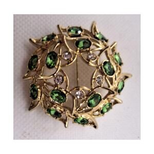 Avon Christmas Brooch 2019 Wreath Green Clear Rhinestones Gold Tone